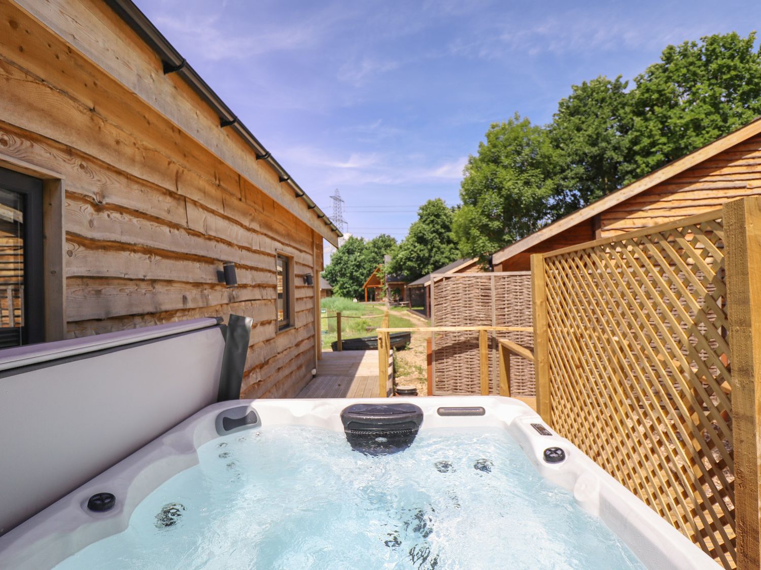 Lodge 21, South Hykeham, Lincolnshire, decking area with hot tub, lakeside views, off-road parking.