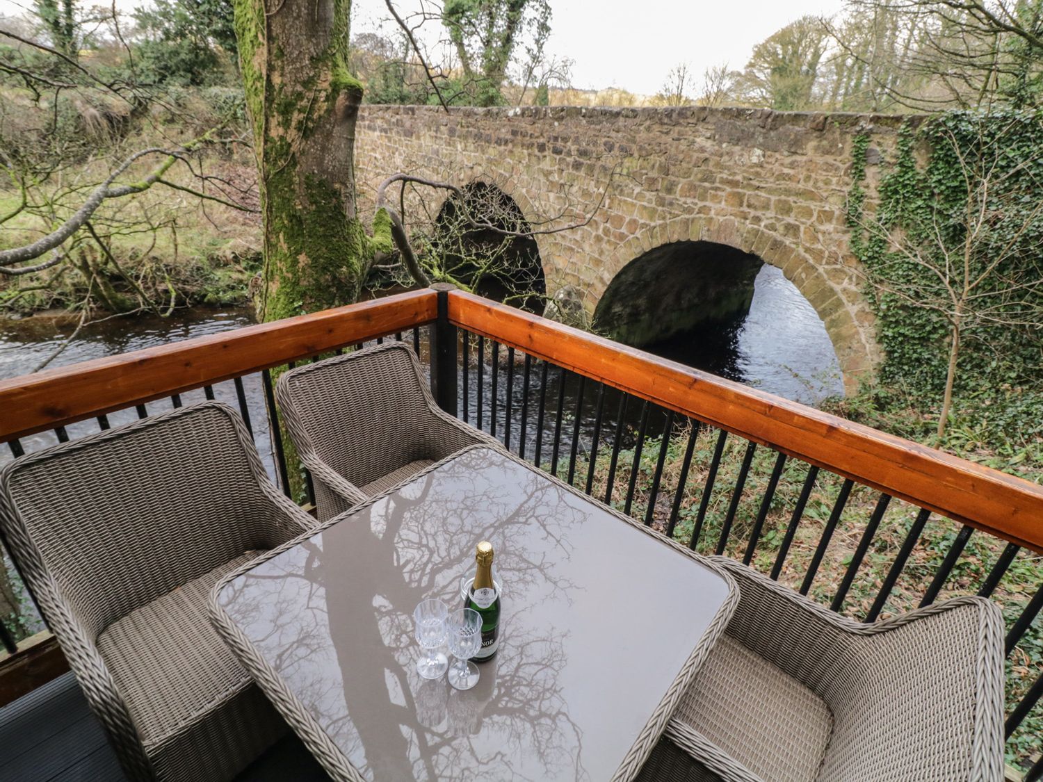 Buttermilk Lodge in Dungiven, Londonderry. Single-storey. Balcony. River views. Studio-style. Rural.