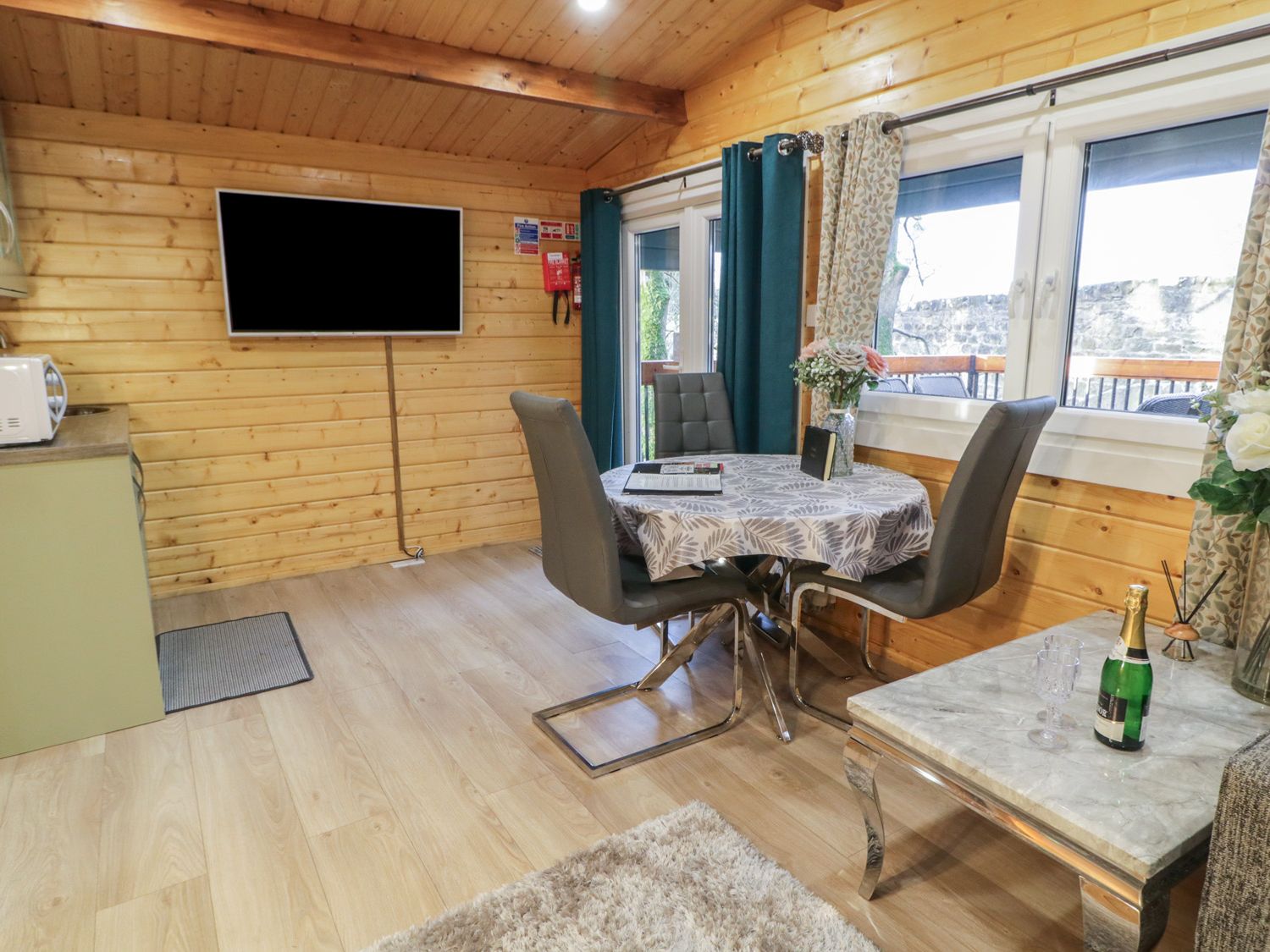 Buttermilk Lodge in Dungiven, Londonderry. Single-storey. Balcony. River views. Studio-style. Rural.
