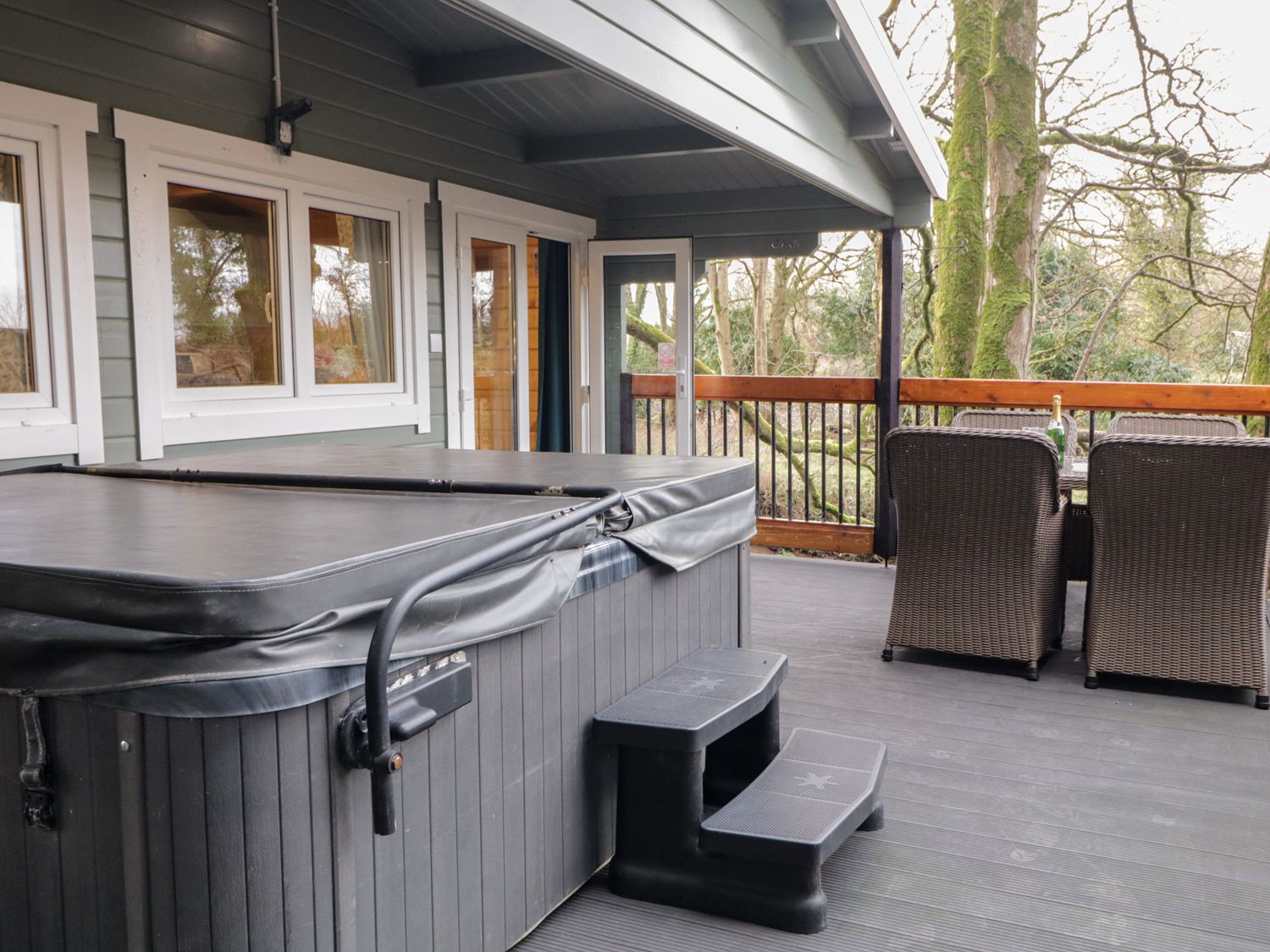 Buttermilk Lodge in Dungiven, Londonderry. Single-storey. Balcony. River views. Studio-style. Rural.