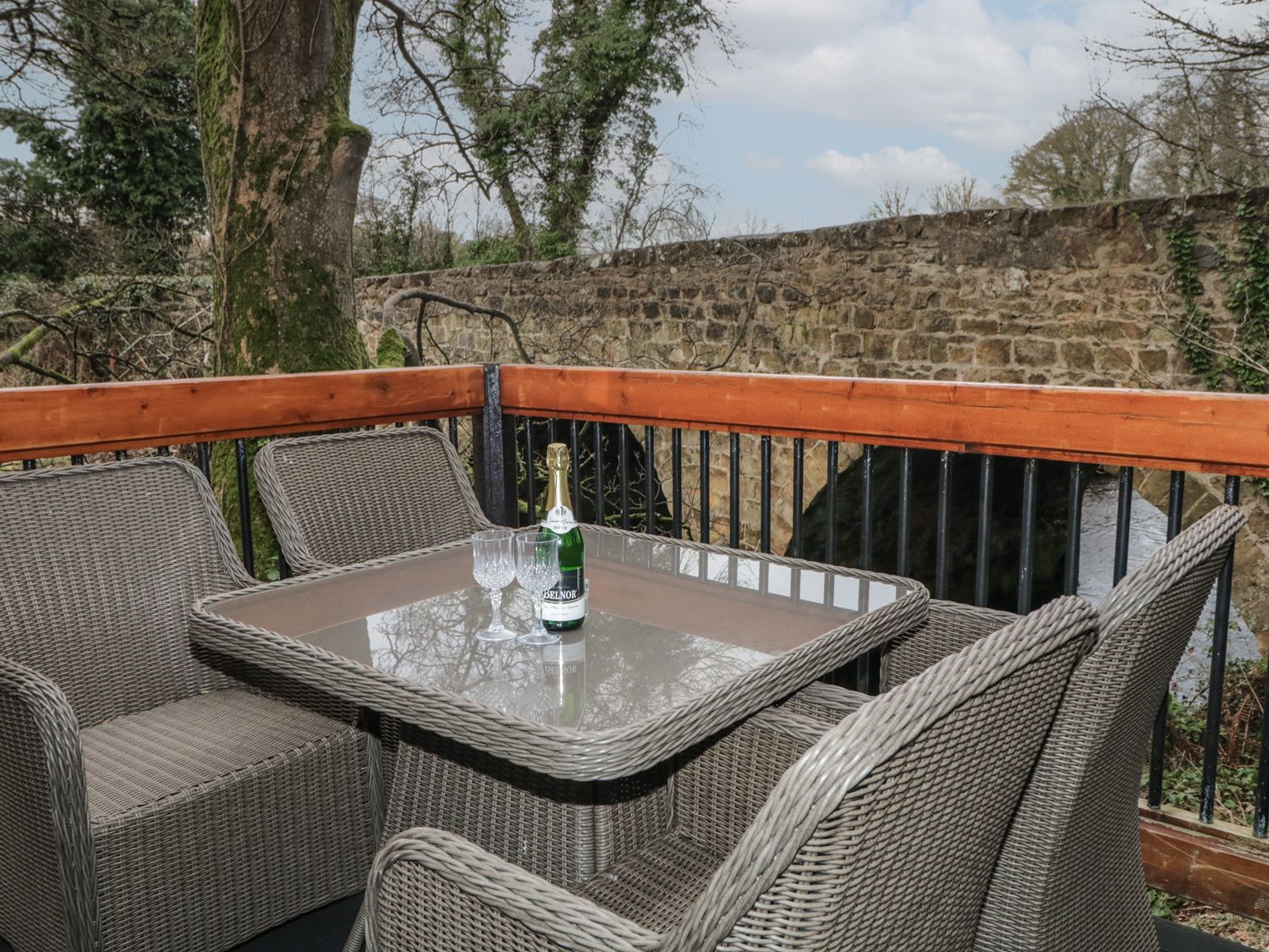 Buttermilk Lodge in Dungiven, Londonderry. Single-storey. Balcony. River views. Studio-style. Rural.