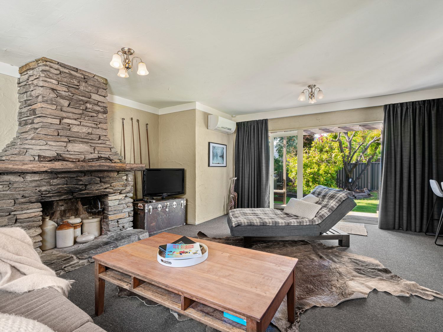 Kent Cottage - Arrowtown Holiday Home                     photo 2