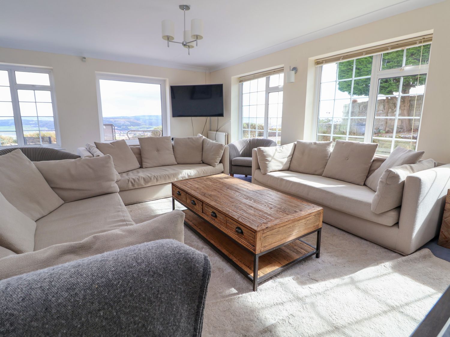 Orme Villa in Llandudno, Conwy. Stunning views over Llandudno Bay, and prime position on Great Orme.