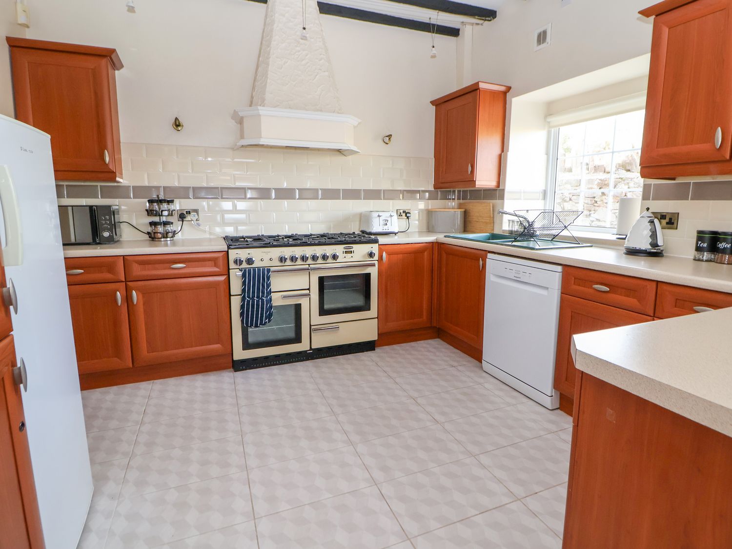 Orme Villa in Llandudno, Conwy. Stunning views over Llandudno Bay, and prime position on Great Orme.