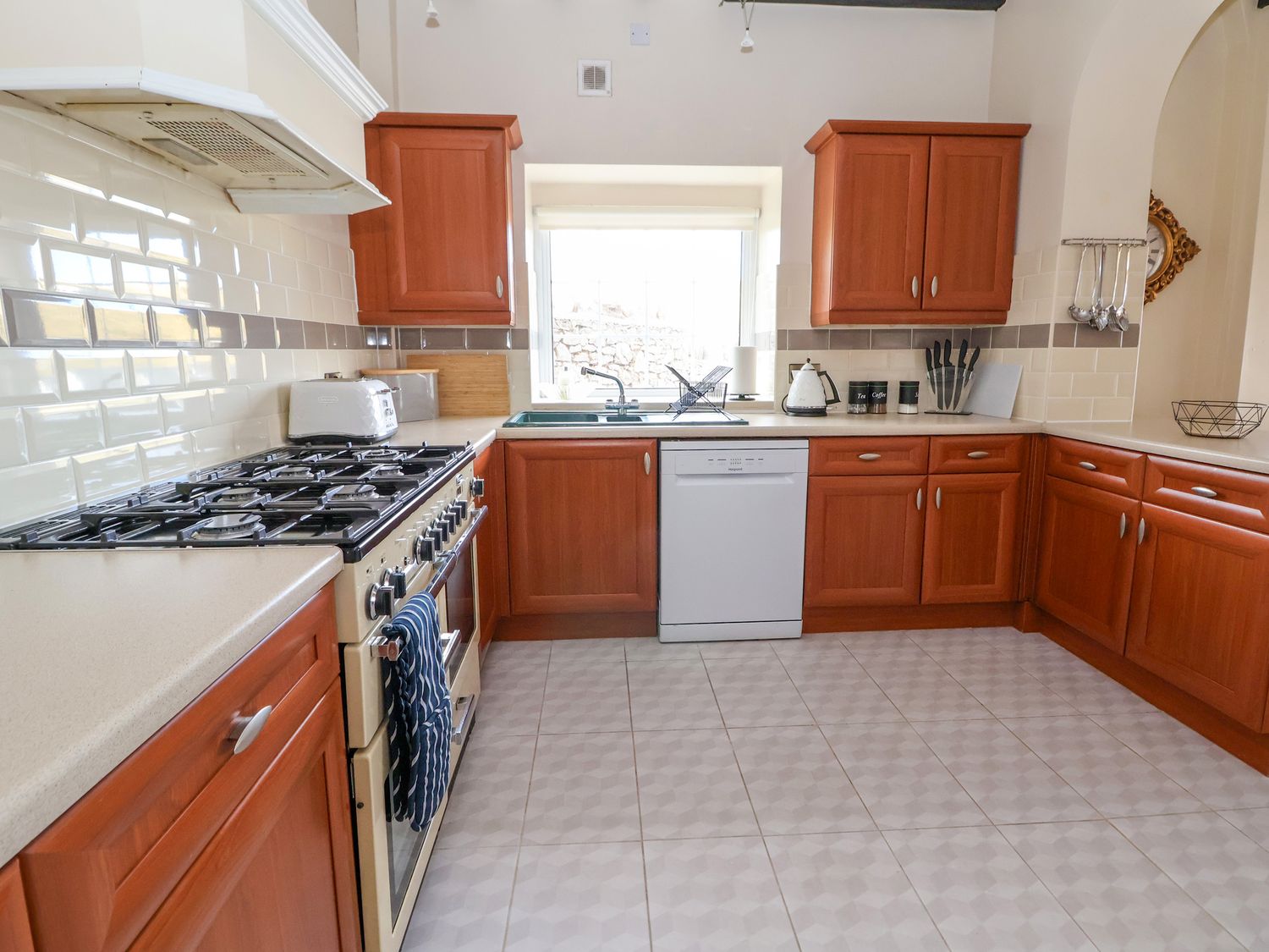 Orme Villa in Llandudno, Conwy. Stunning views over Llandudno Bay, and prime position on Great Orme.