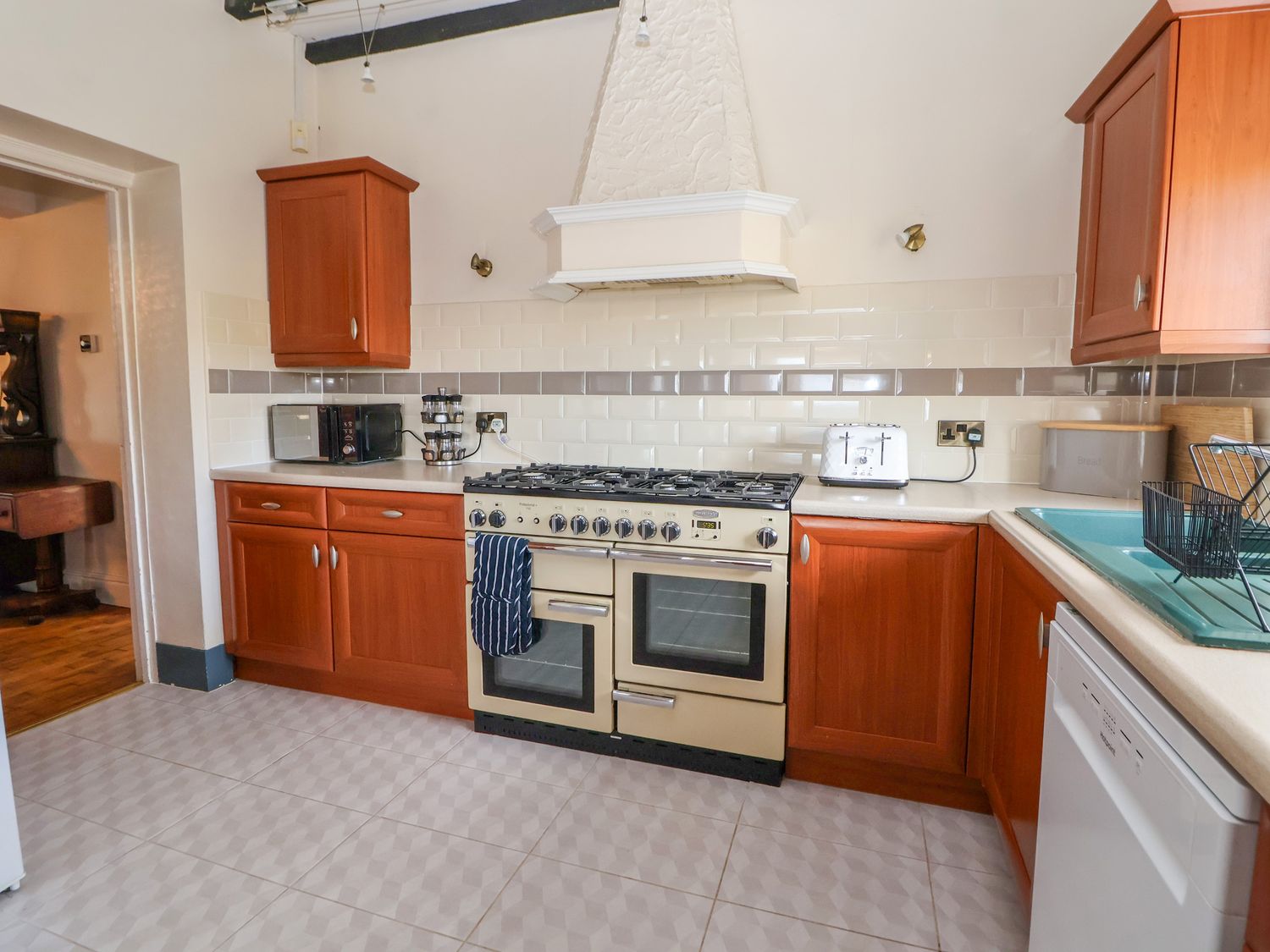 Orme Villa in Llandudno, Conwy. Stunning views over Llandudno Bay, and prime position on Great Orme.