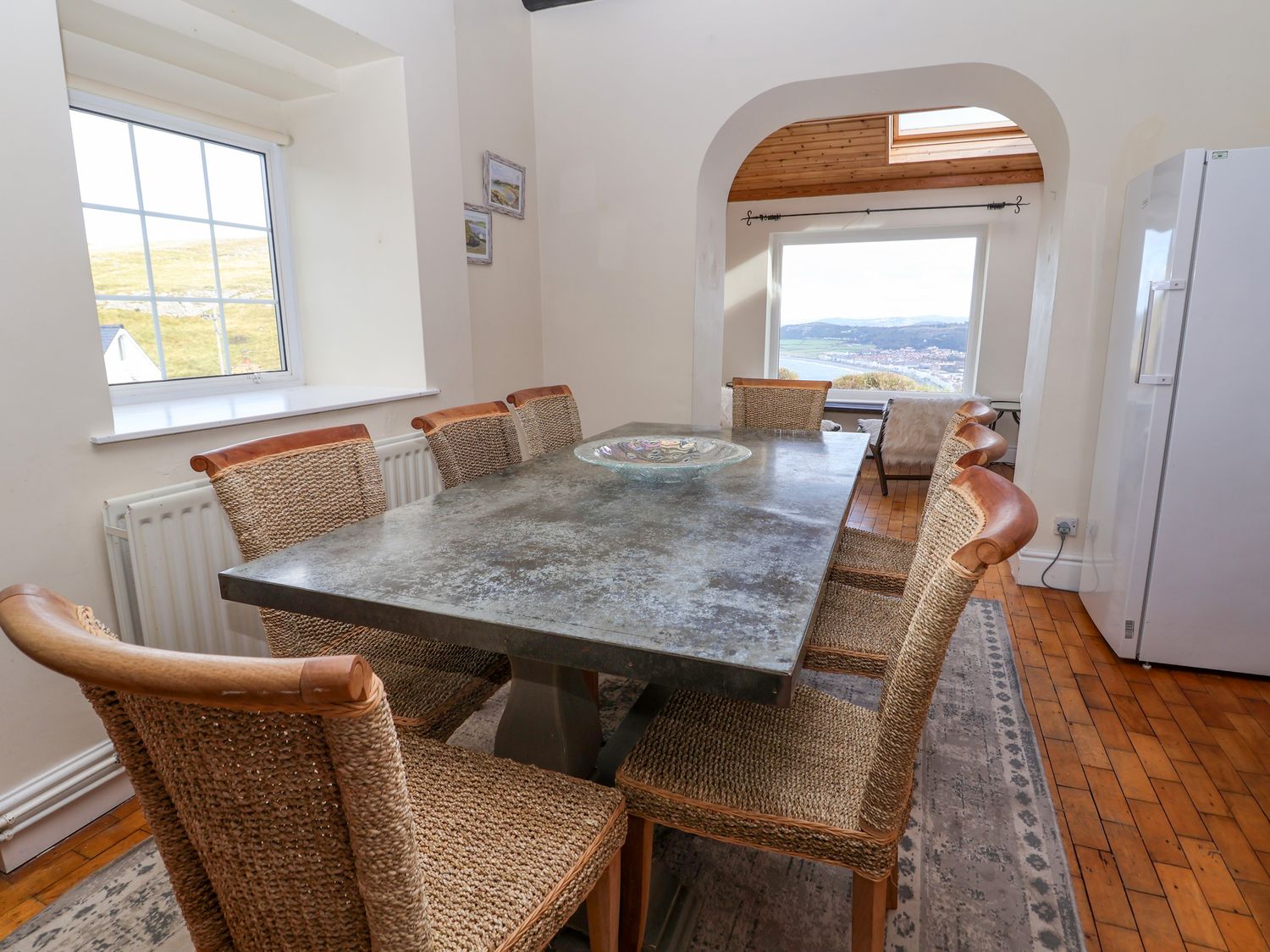 Orme Villa in Llandudno, Conwy. Stunning views over Llandudno Bay, and prime position on Great Orme.