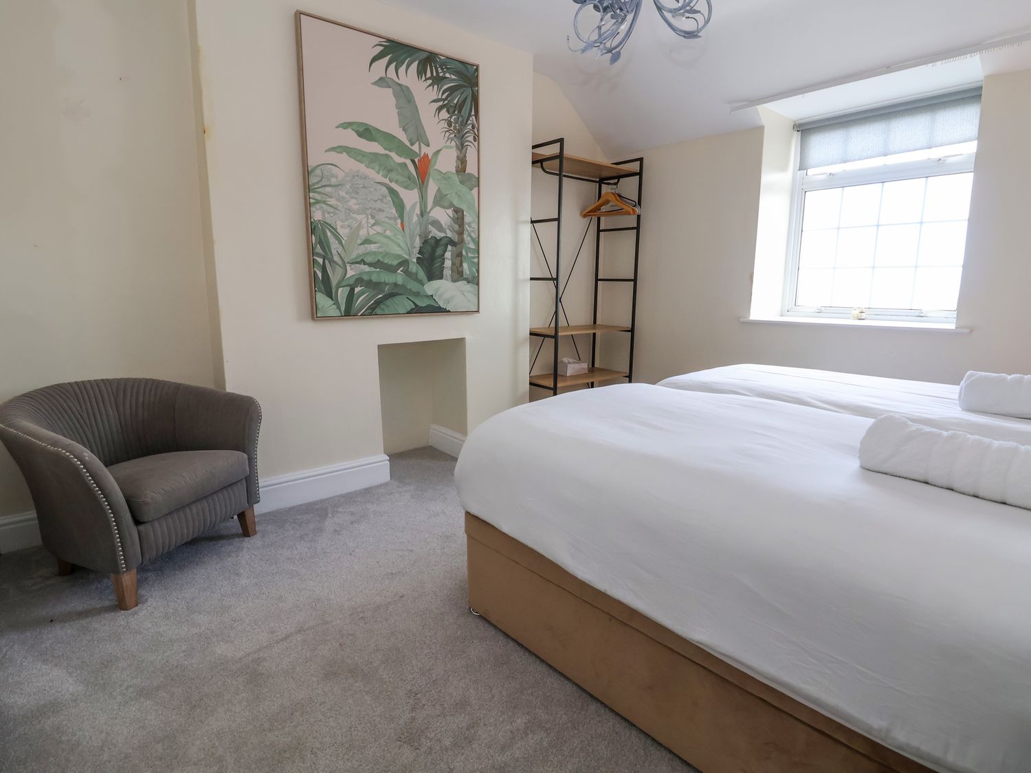 Orme Villa in Llandudno, Conwy. Stunning views over Llandudno Bay, and prime position on Great Orme.