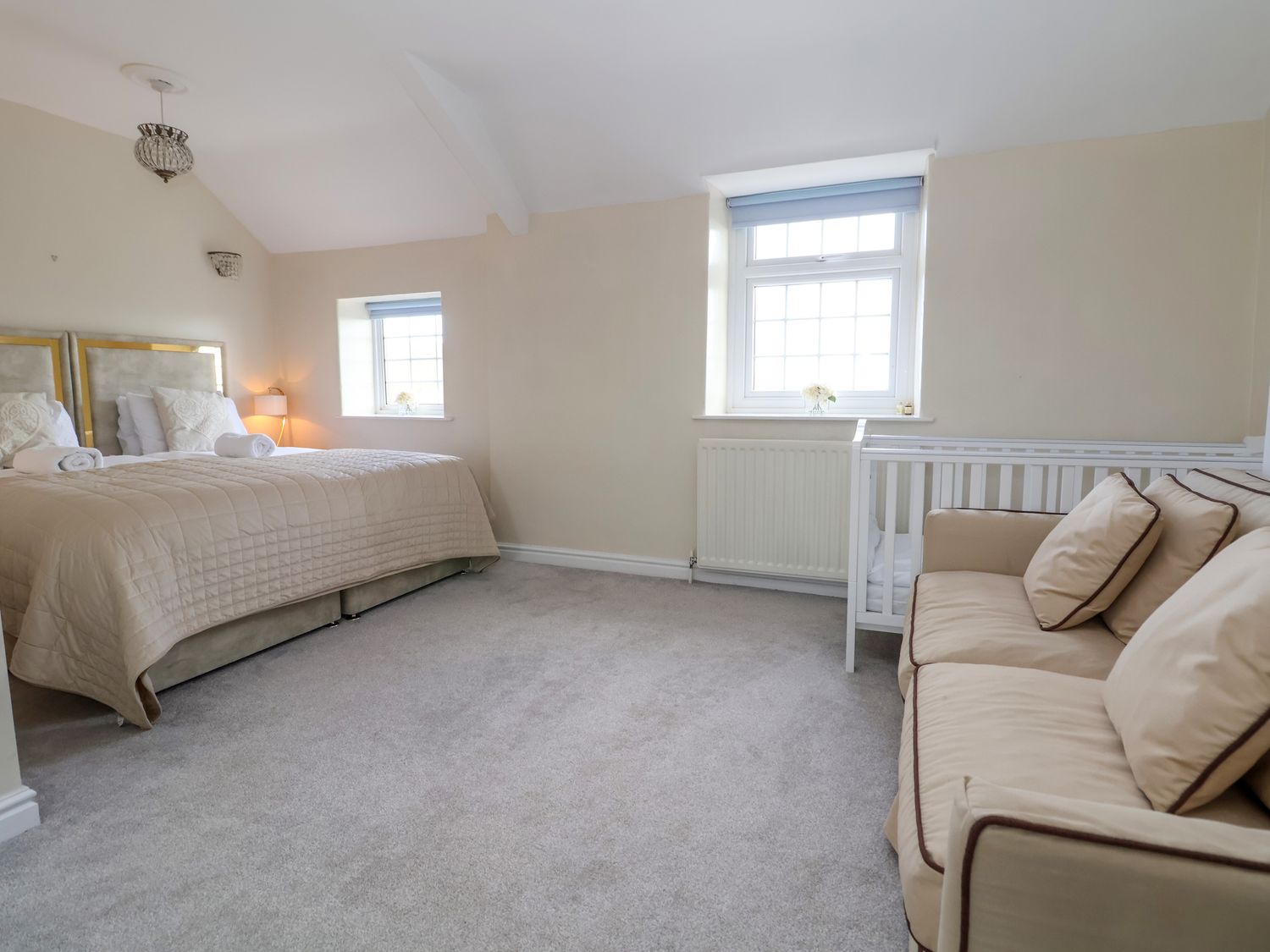 Orme Villa in Llandudno, Conwy. Stunning views over Llandudno Bay, and prime position on Great Orme.
