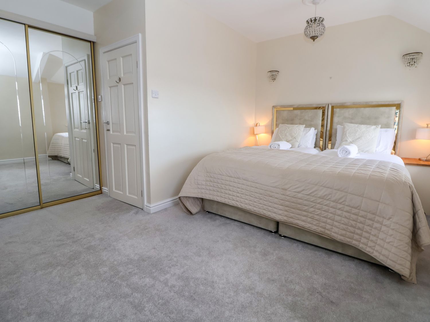 Orme Villa in Llandudno, Conwy. Stunning views over Llandudno Bay, and prime position on Great Orme.