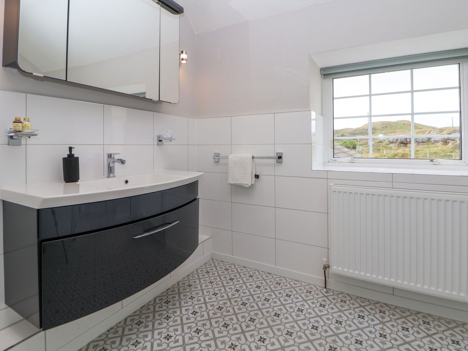 Orme Villa in Llandudno, Conwy. Stunning views over Llandudno Bay, and prime position on Great Orme.