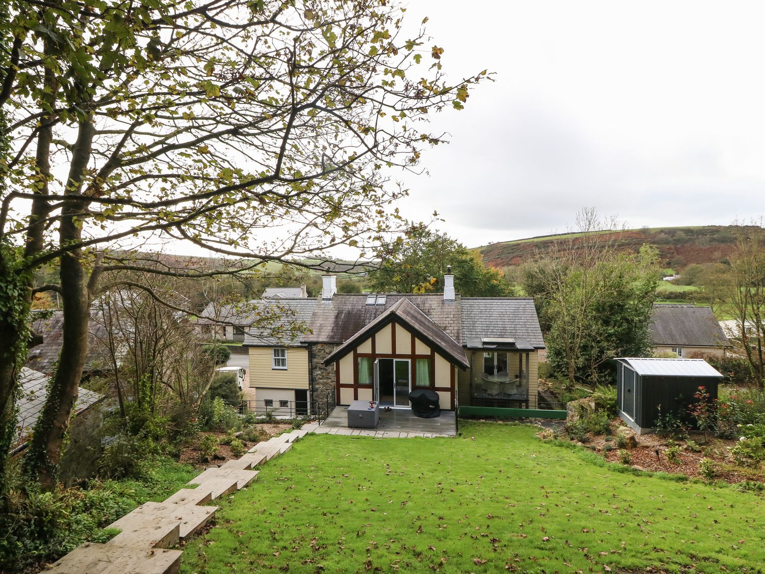 Belle View is near Abersoch in Gwynedd. Four-bedroom home with en-suite bedrooms. Hot tub. Stylish  