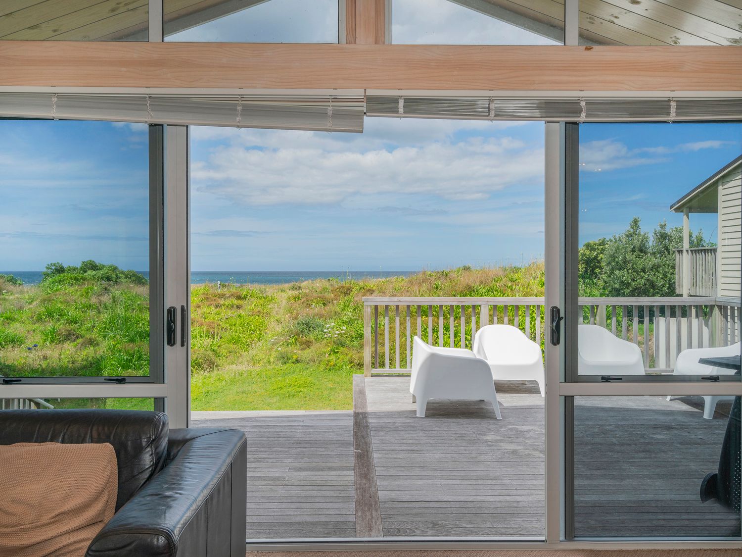 Ocean Beach Beauty - Tairua Holiday Home                     photo 2