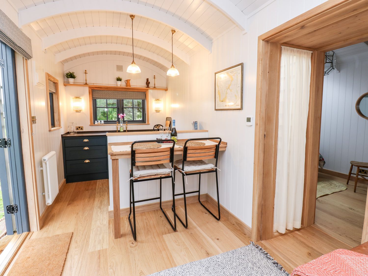 Hooksey Hut, is in Newbiggin-on-Lune, near Kirkby Stephen, Cumbria. Romantic. Open-plan. Woodburner.