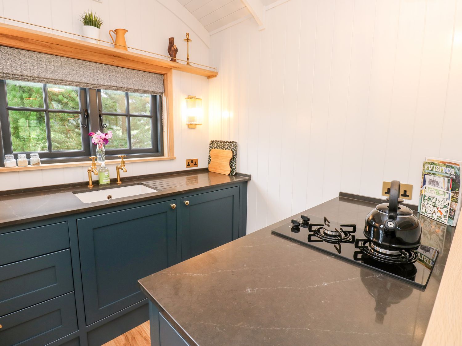 Hooksey Hut, is in Newbiggin-on-Lune, near Kirkby Stephen, Cumbria. Romantic. Open-plan. Woodburner.