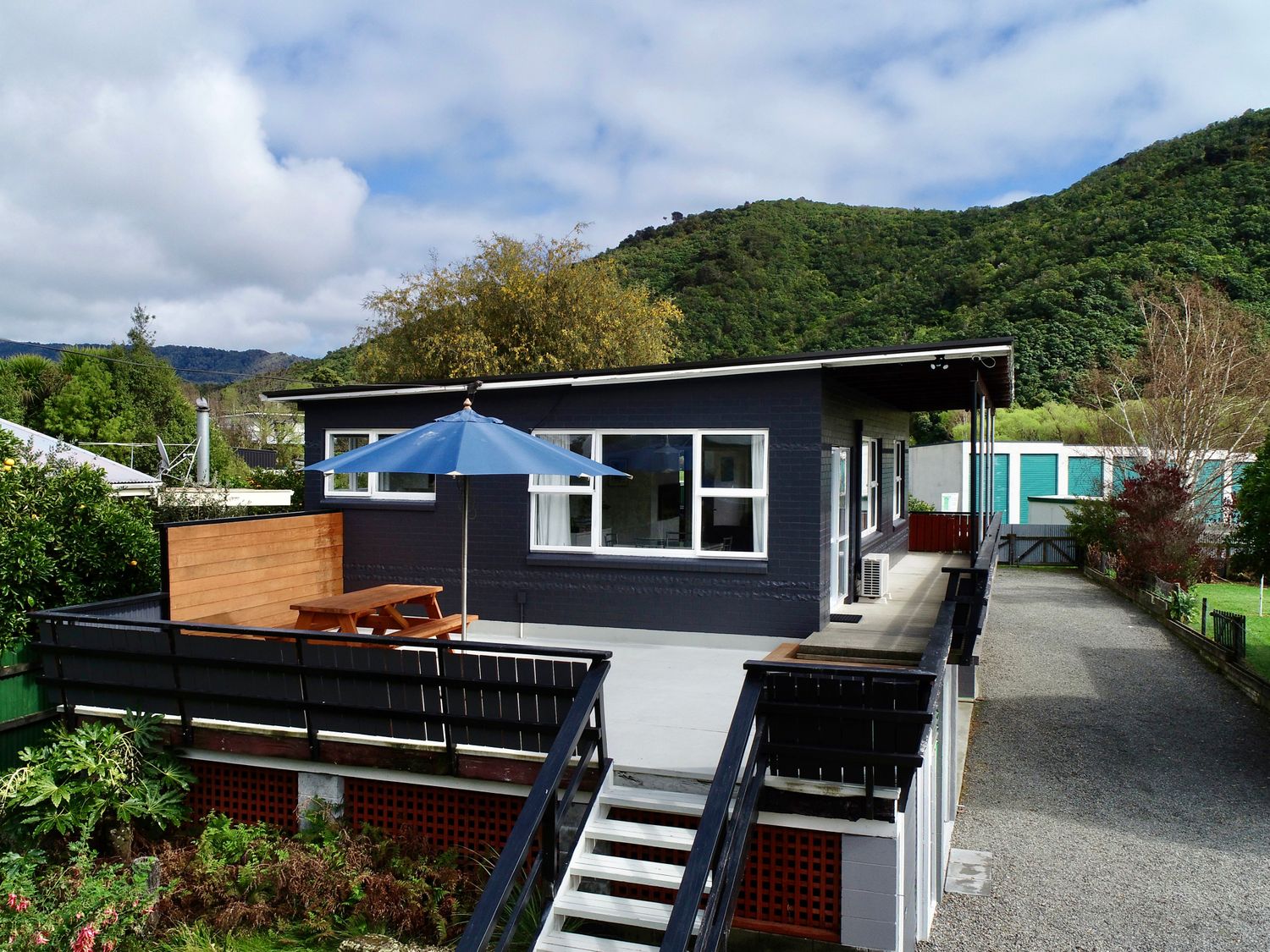 Sounds Good - Waikawa Holiday Home and Berth -  - 1124804 - photo 1