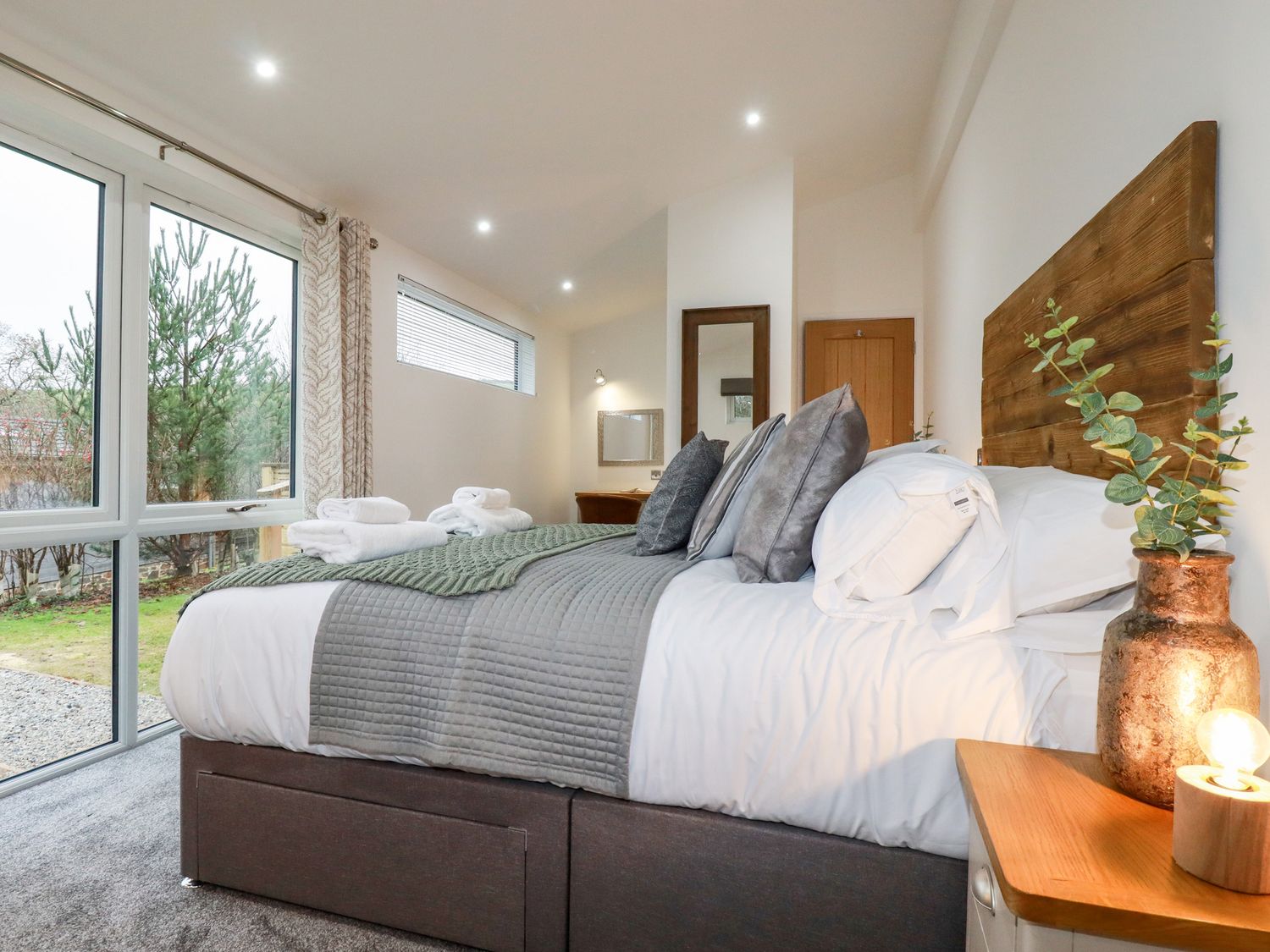 7 Valley View, Pelynt, Near Bocaddon, Cornwall, Lodge, Single-storey, Open-plan, Bedroom, Twin room.