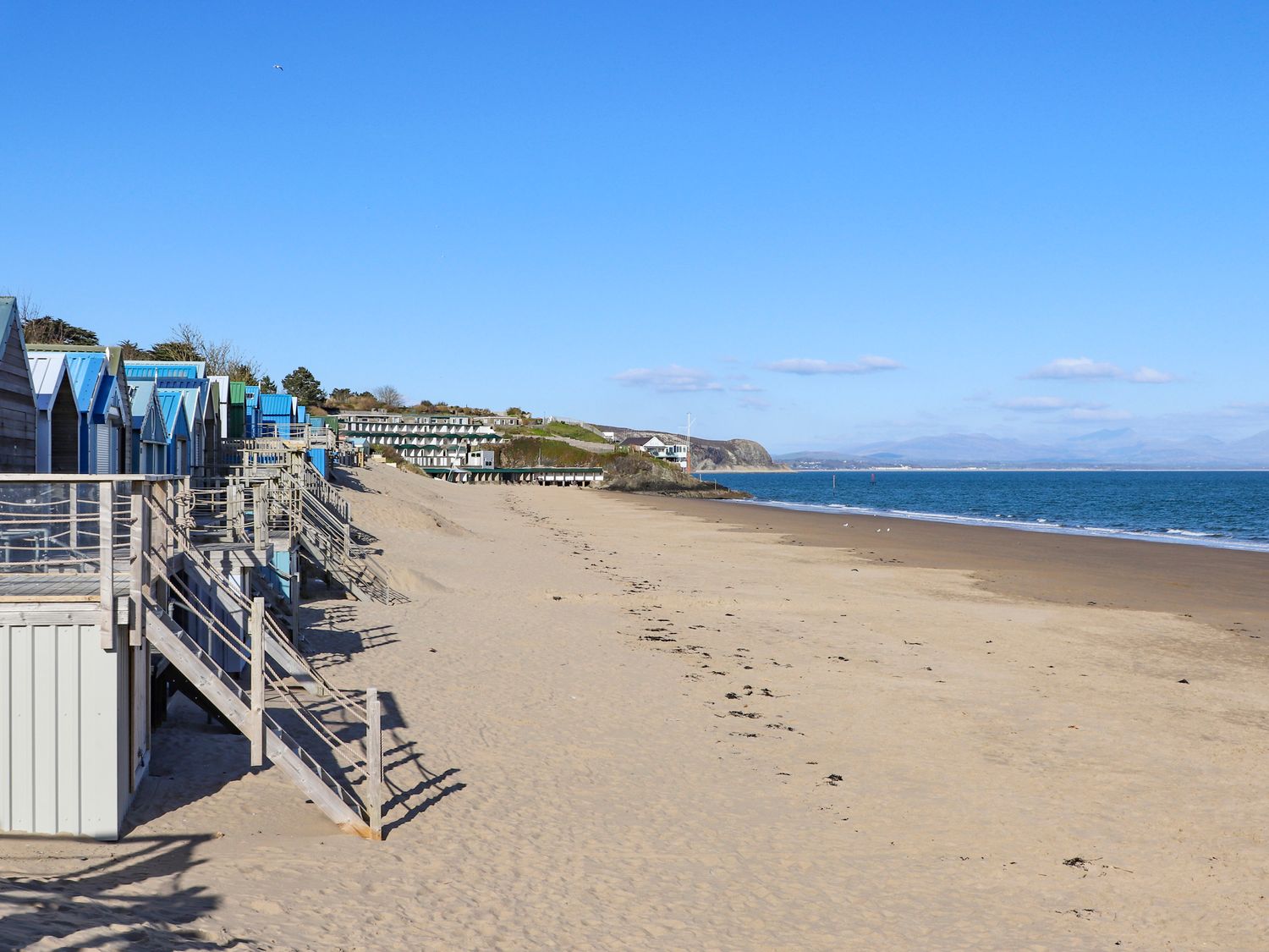 Cowshed in Abersoch, Gwynedd. One bedroom sleeping two guests. Enclosed garden, one pet, near beach.