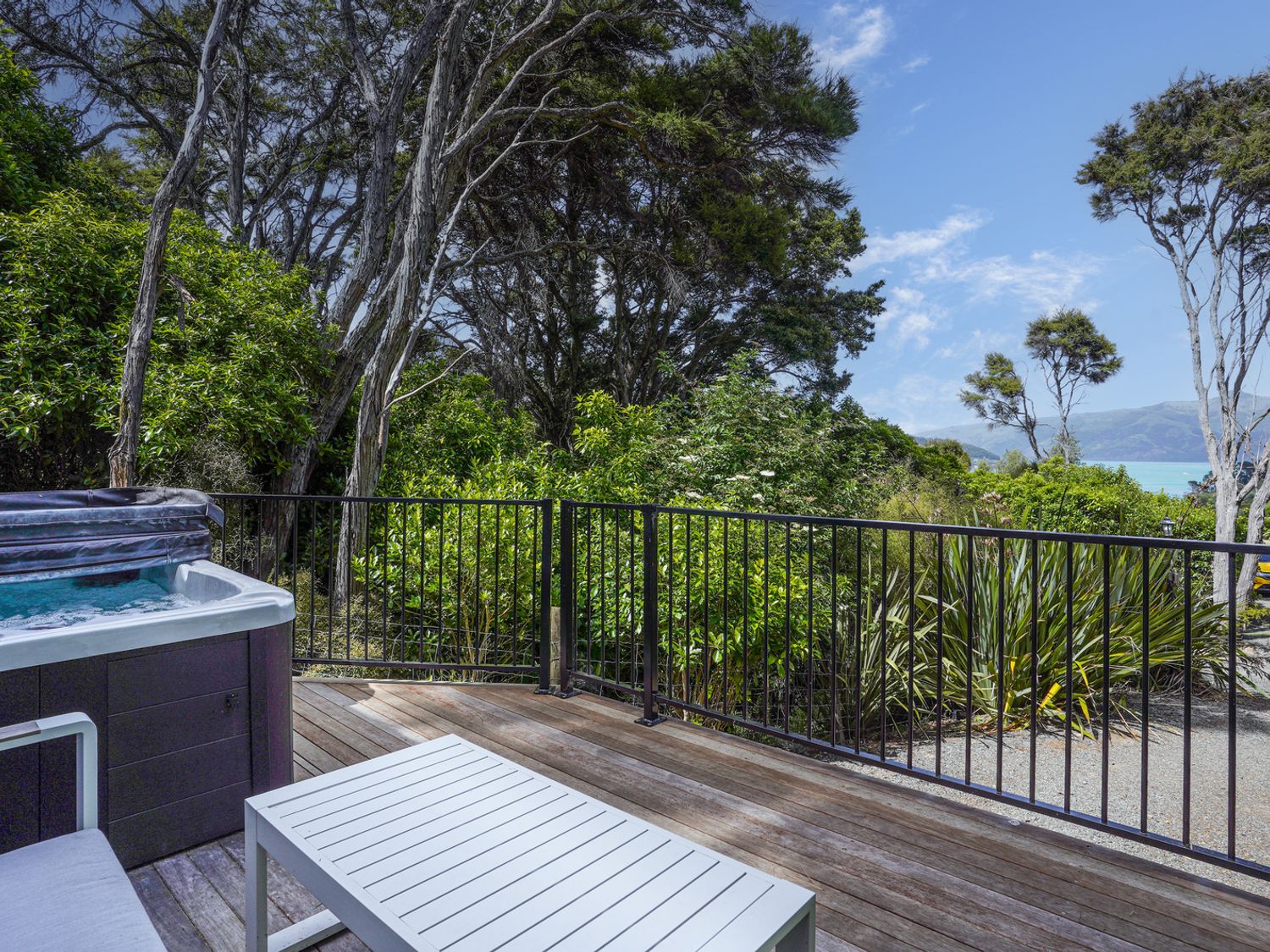 Bushside Cottage - Akaroa Holiday Home                     photo 13