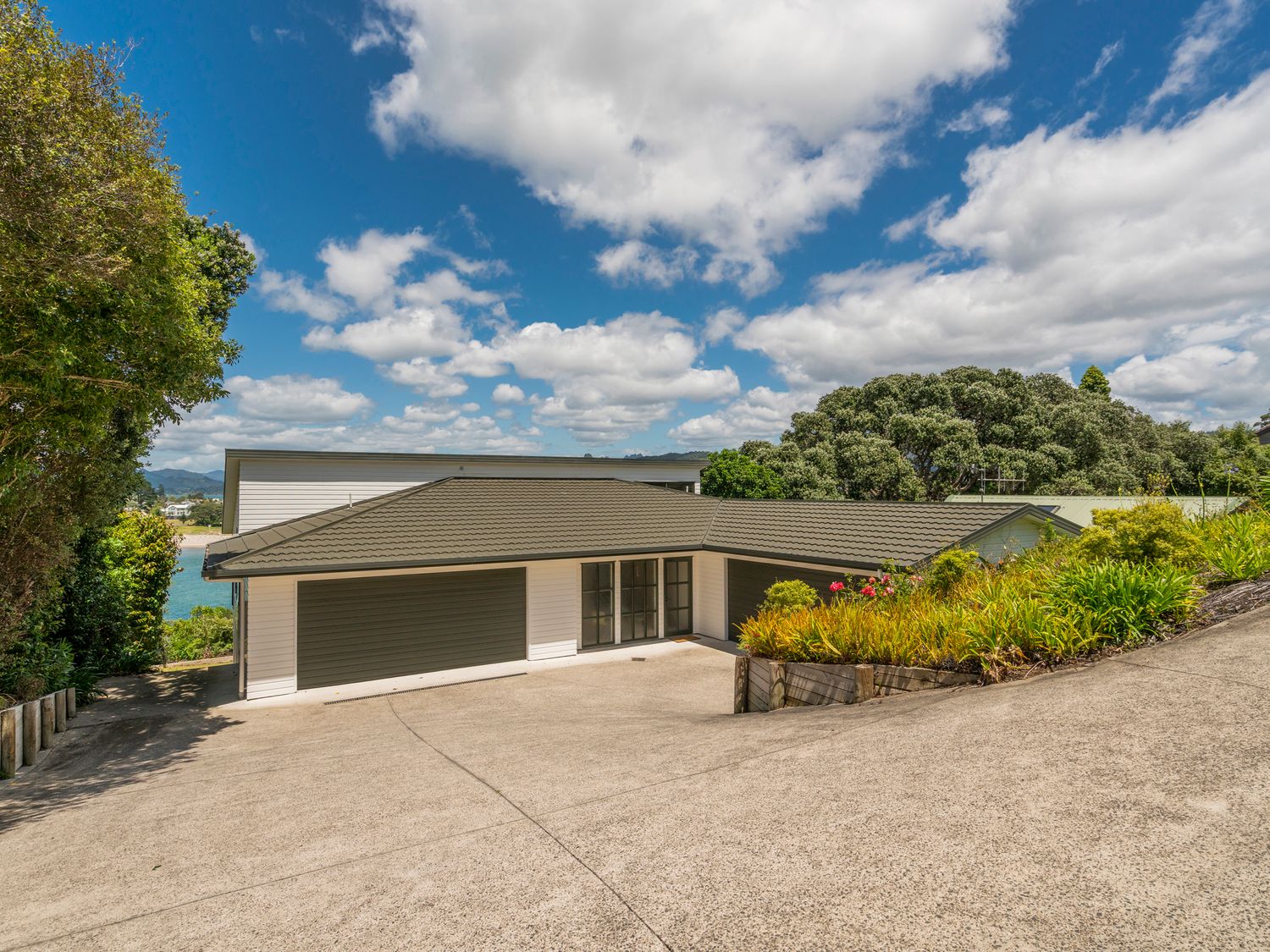 Pohutukawa on Paku - Tairua Holiday Home                     photo 2