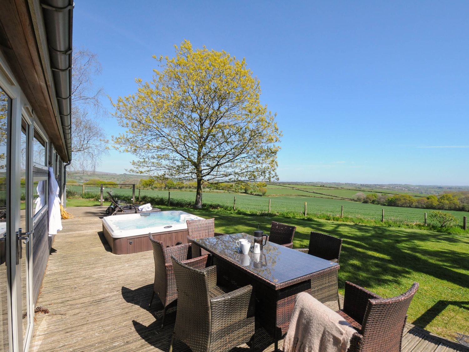 10 Faraway Fields, Dobwalls