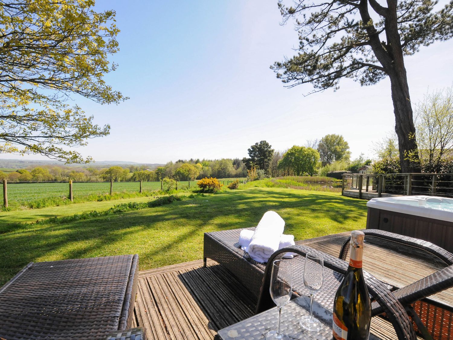 10 Faraway Fields, Dobwalls