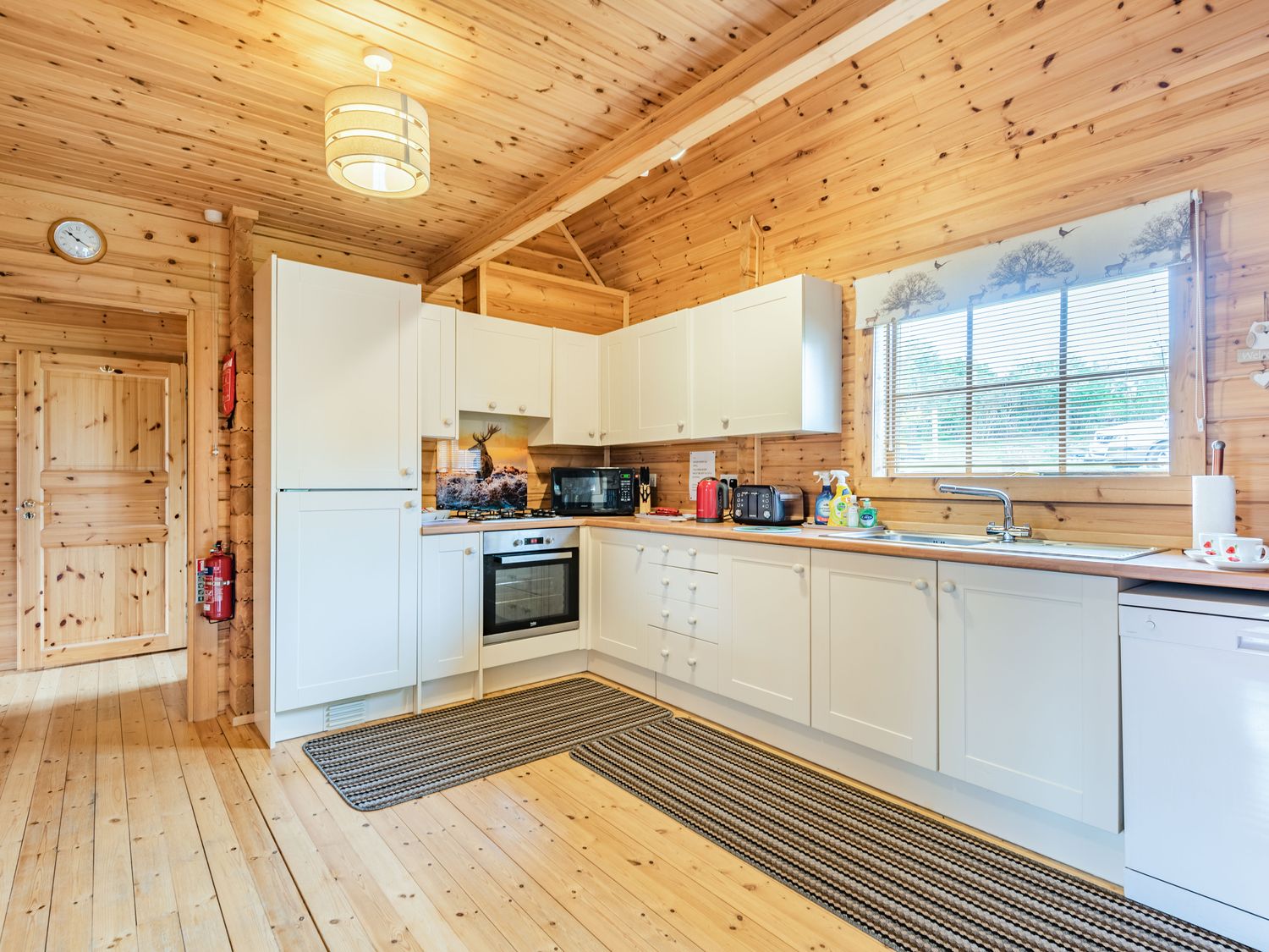 Maes Artro in Llanbedr, Gwynedd. In a National Park. Close to amenities and a beach. Electric stove.