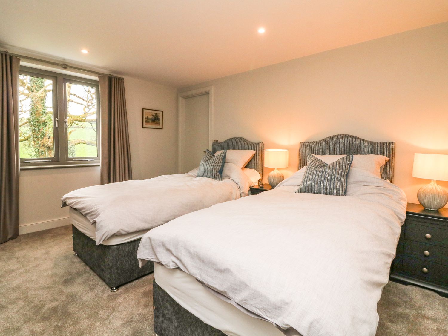 Court Lodge, Wiveliscombe, Somerset, ground-floor living, dog-friendly, family-friendly and hot tub.