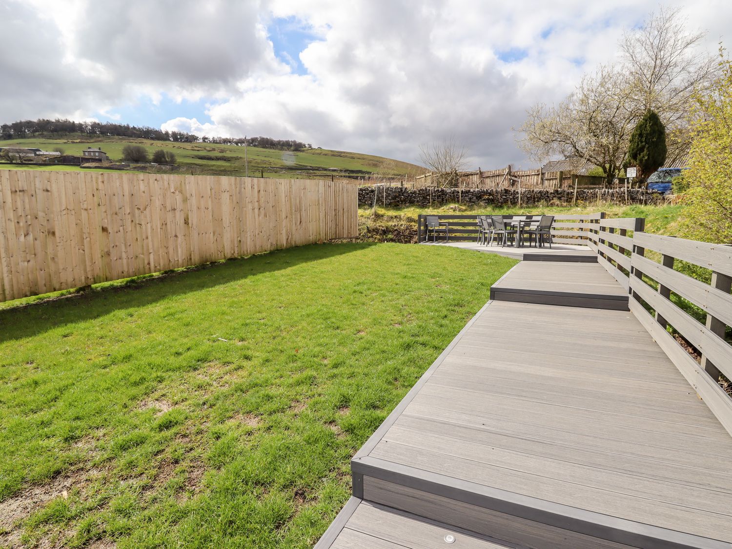 Cheshire View in Buxton, Derbyshire. 4 bedroom home with hot tub, enclosed garden, and chic interior