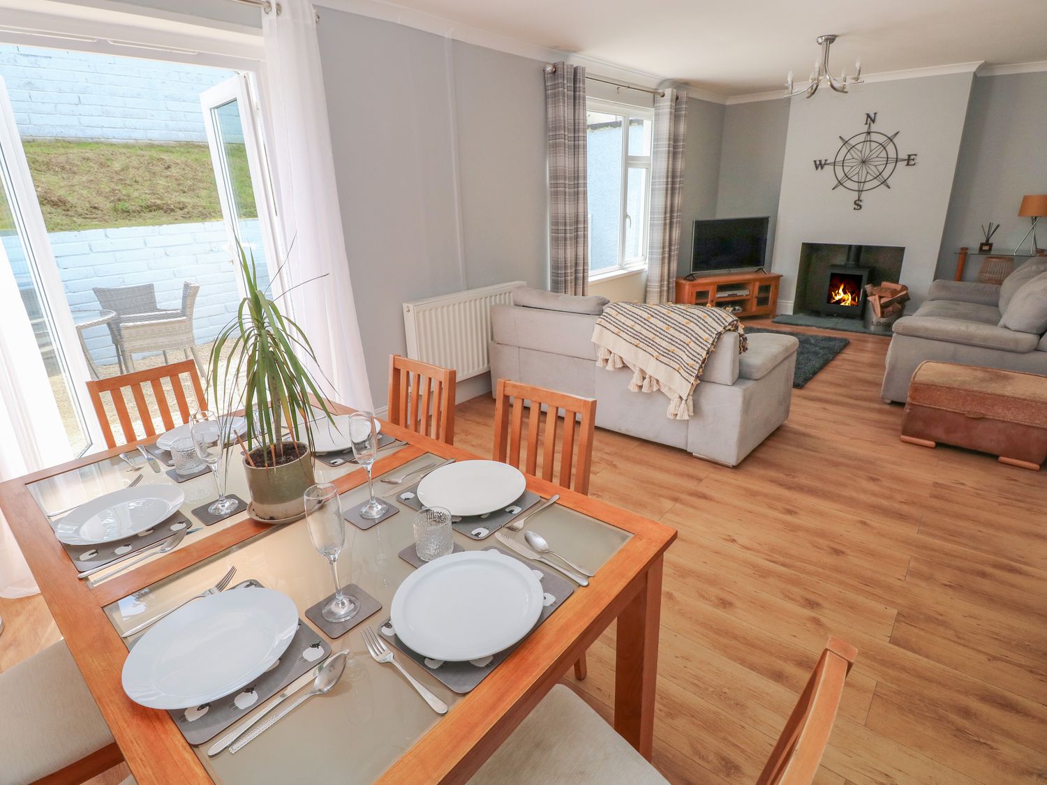 Afan House nr Pontrhydyfen, West Glamorgan. Three-bedroom home with woodburning stove. Pet-friendly.