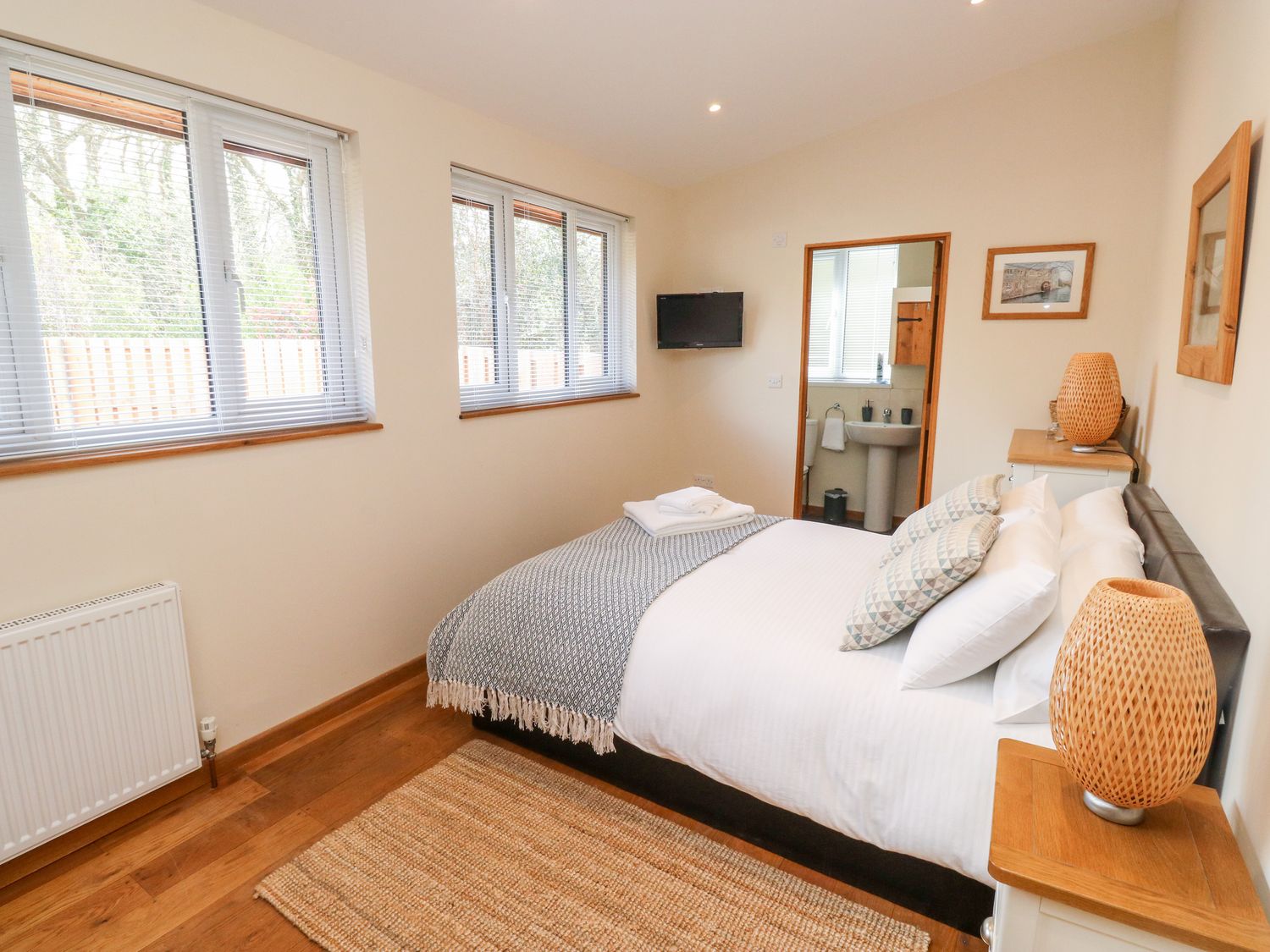 Gloccamaura, Bovey Tracey