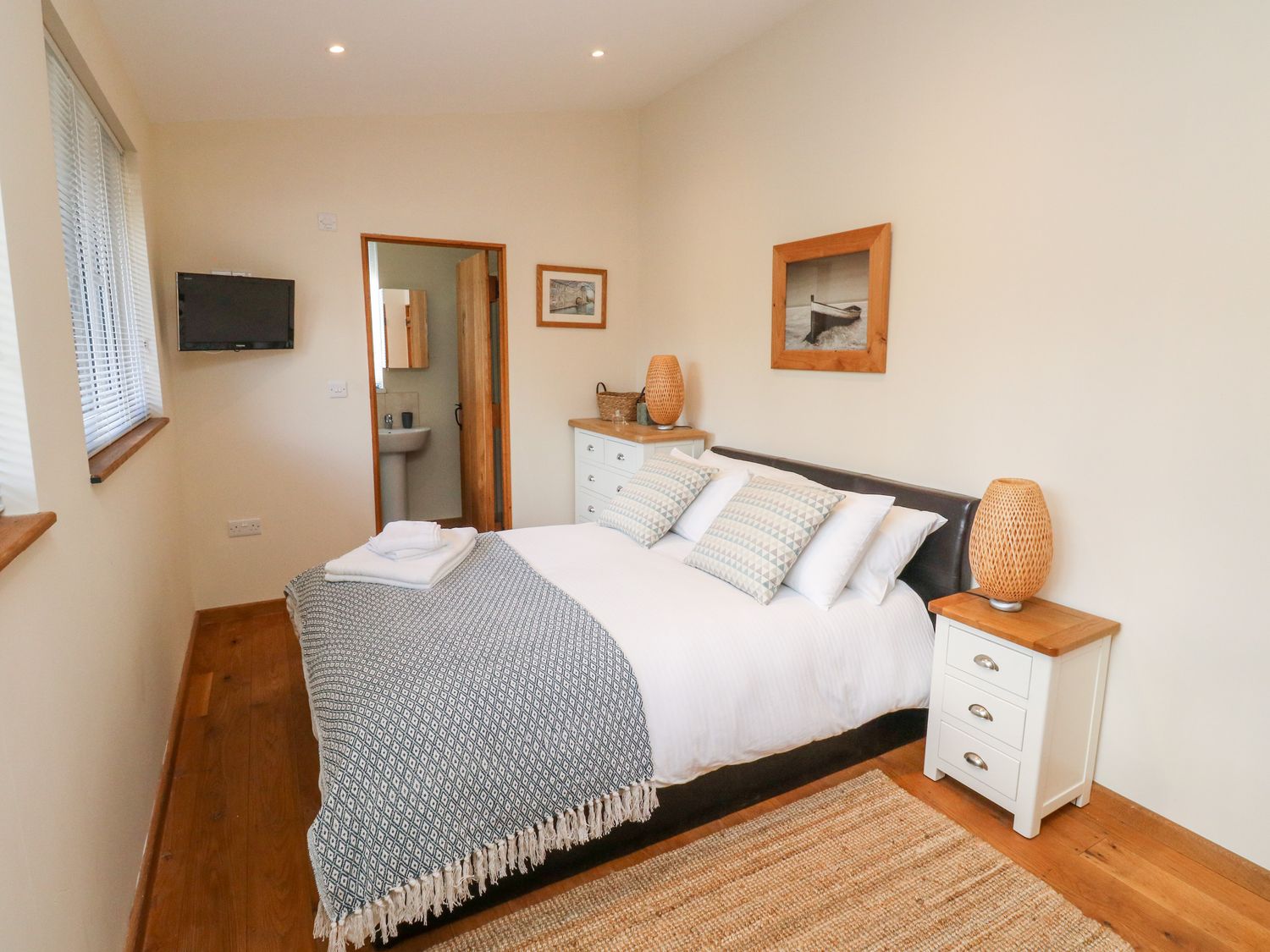 Gloccamaura, Bovey Tracey