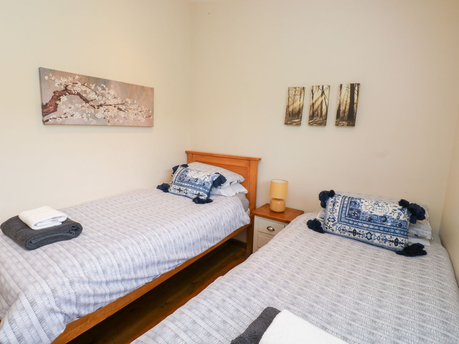Gloccamaura, Bovey Tracey