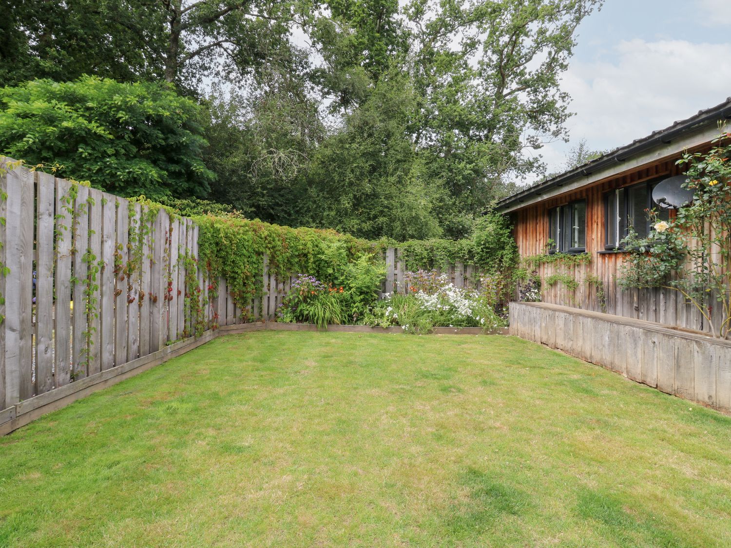 Gloccamaura, Bovey Tracey