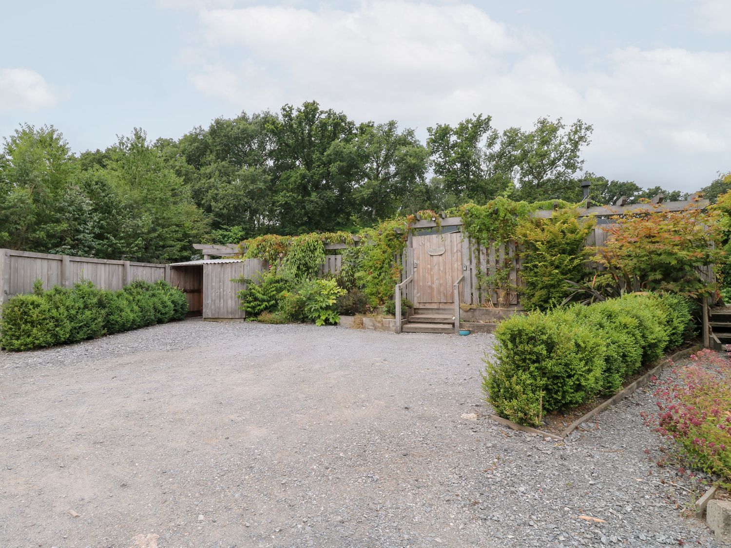Gloccamaura, Bovey Tracey