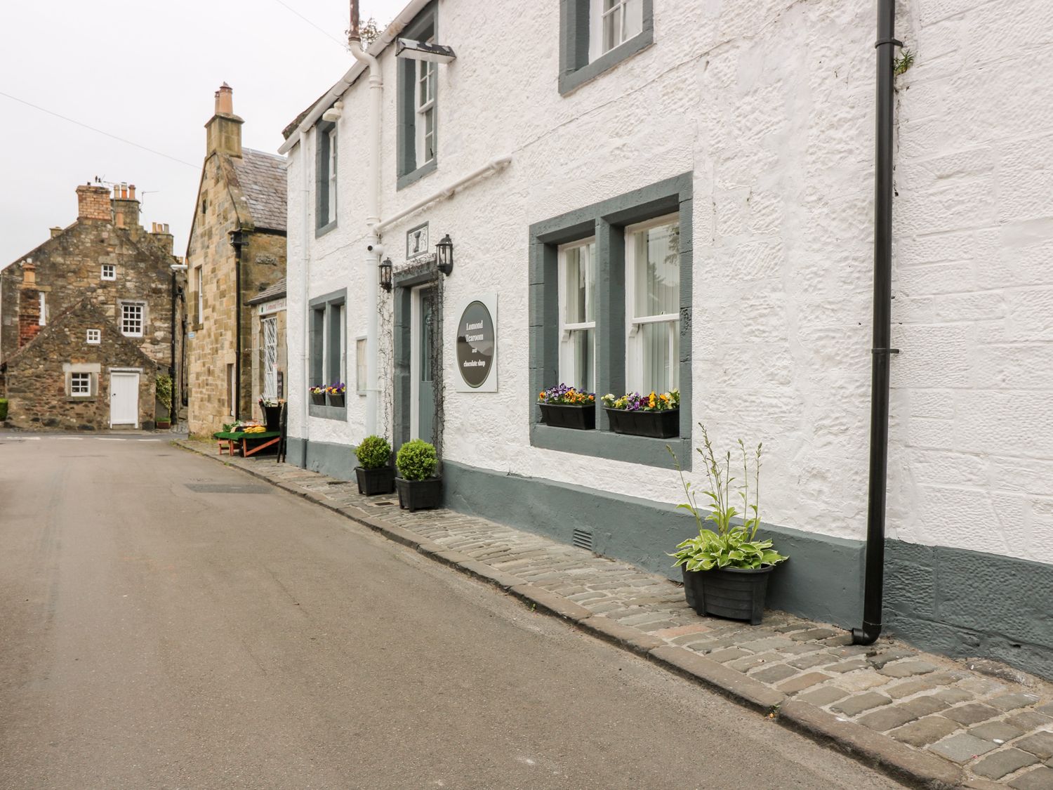 Rosedale, Falkland, Fife, family and pet-friendly, large, close to amenities, enclosed garden, 4bed,