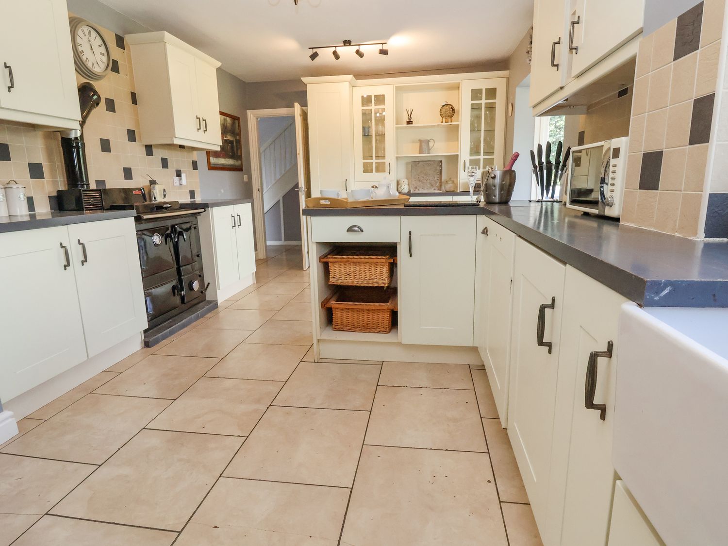 Shire Cottage is near Hanwood, in Shropshire. Four-bedroom home, with rural views and hot tub. Pets.