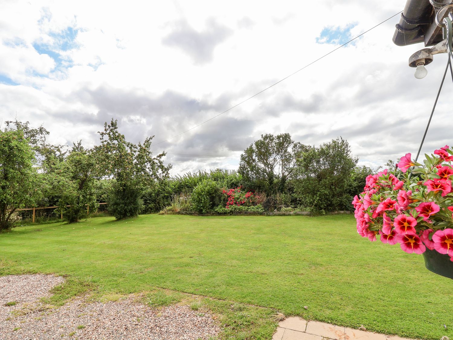 Shire Cottage is near Hanwood, in Shropshire. Four-bedroom home, with rural views and hot tub. Pets.