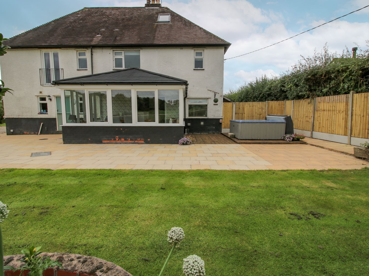 Shire Cottage is near Hanwood, in Shropshire. Four-bedroom home, with rural views and hot tub. Pets.