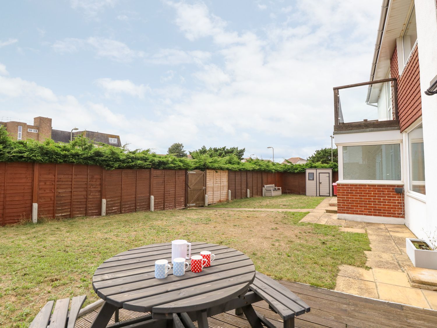 71 Southwood Road, Hayling Island, dog-friendly, close to beach, hot tub, enclosed garden, 4-bedroom