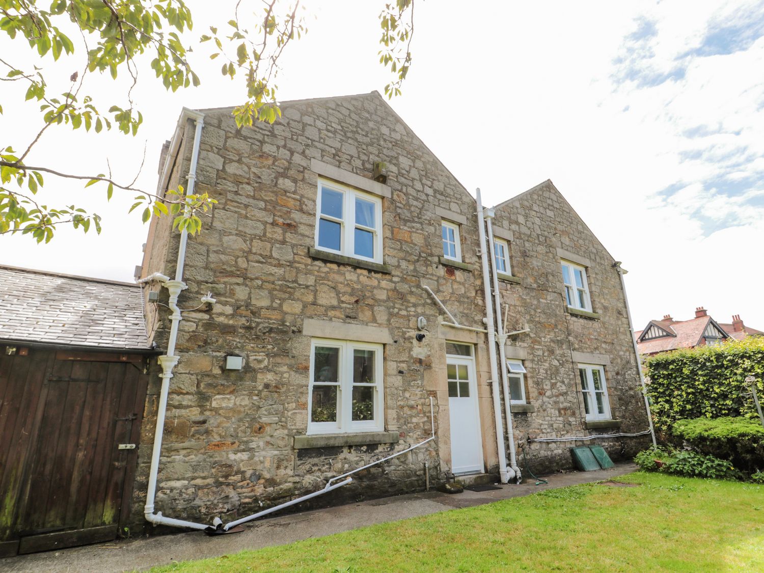1 Front Street in Prudhoe, Northumberland. Close to amenities. Off-road parking. Smart TV. Open fire
