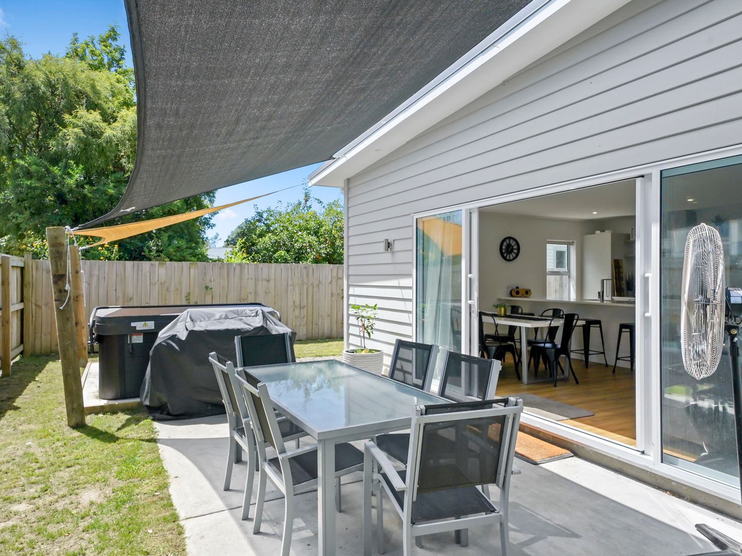 Contemporary Comfort – Masterton Holiday Home                     photo 19