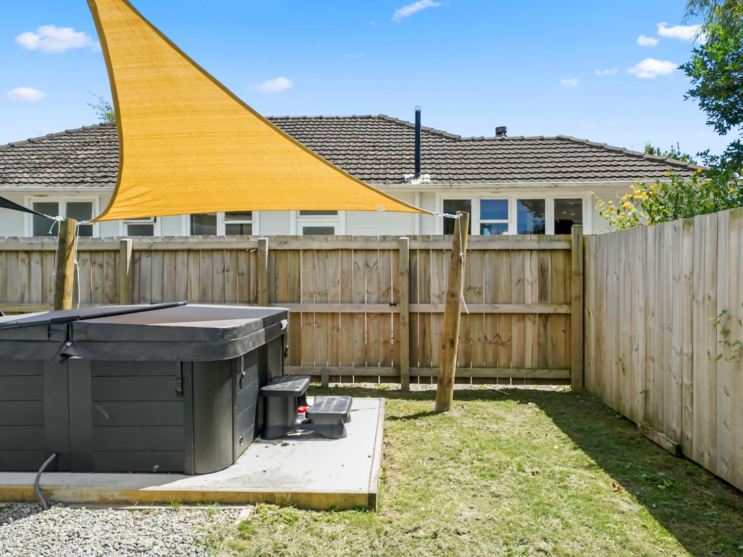 Contemporary Comfort – Masterton Holiday Home                     photo 2