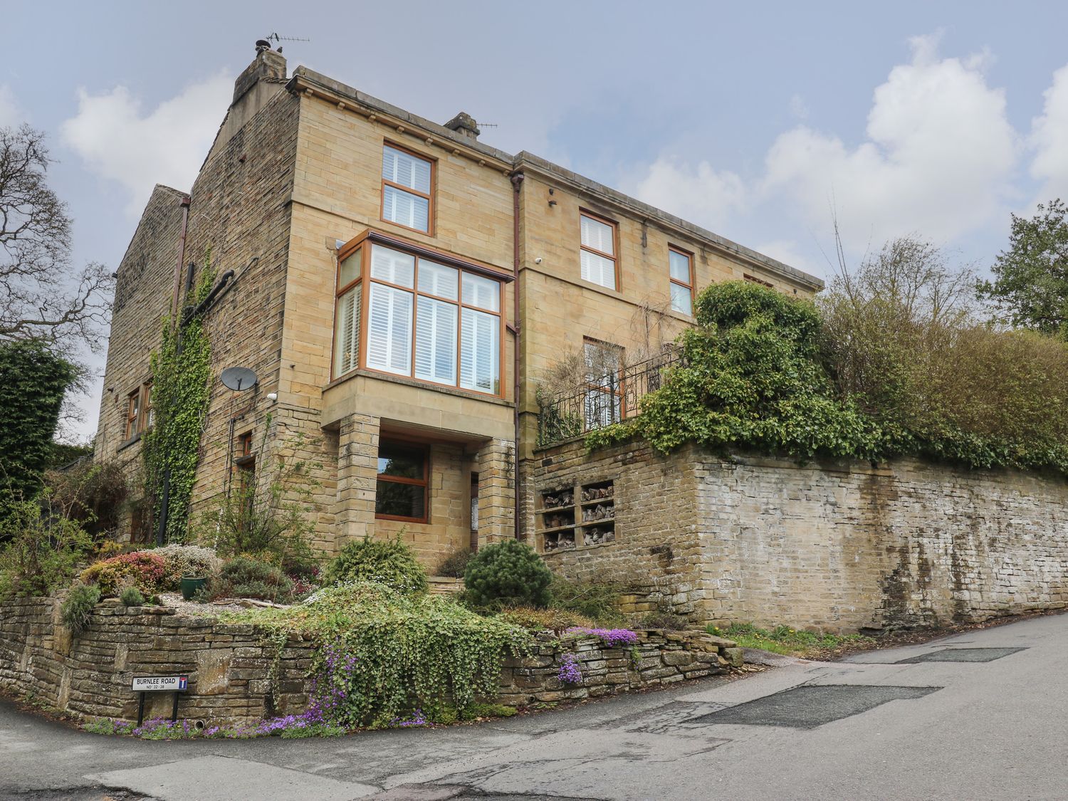 The Old Post Office in Holmfirth in West Yorkshire. Grand 7-bedroom home with hot tub and EV charger