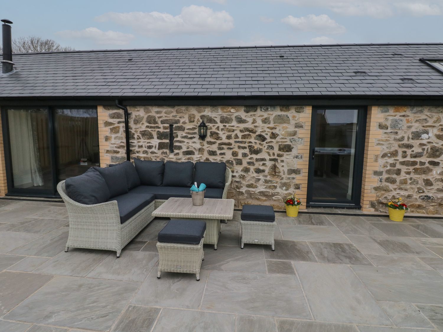 The Byre, St Brides Major, Vale of Glamorgan, pets, working farm, enclosed garden with lawn, hot tub