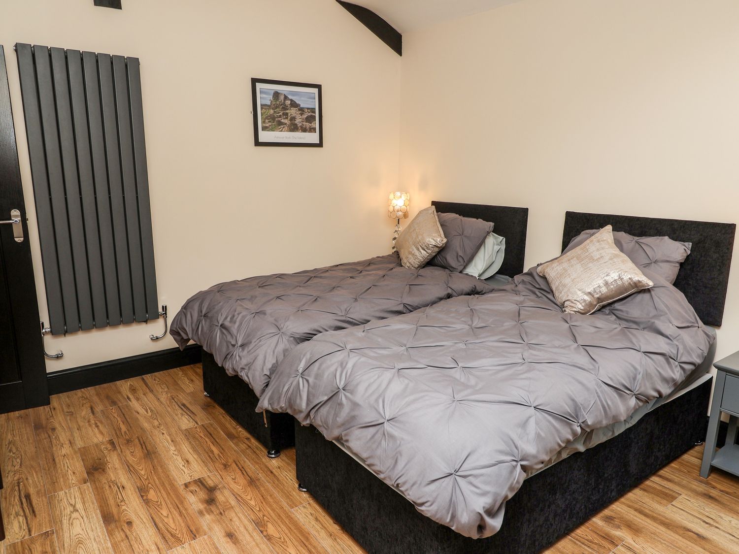 Moor Farm Cottage near Ashover, Derbyshire. Open-plan living space. Two bedrooms. Fully equipped gym