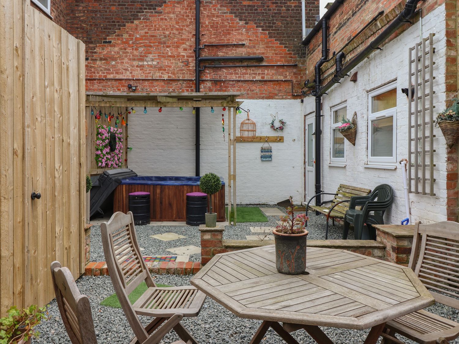 The Old Police House in Withernsea, East Riding of Yorkshire. Games room and hot tub. Close to beach