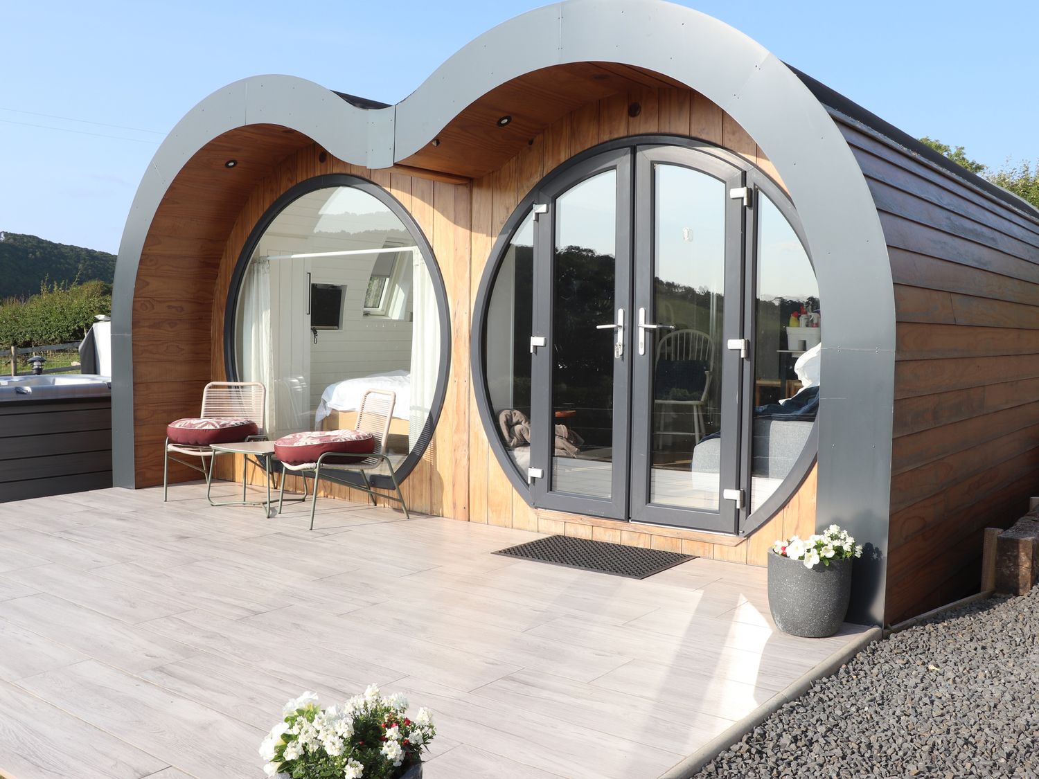 Ceunant near Aberystwyth, in Ceredigion. Single-storey home with hot tub and enclosed garden. 1 bed.