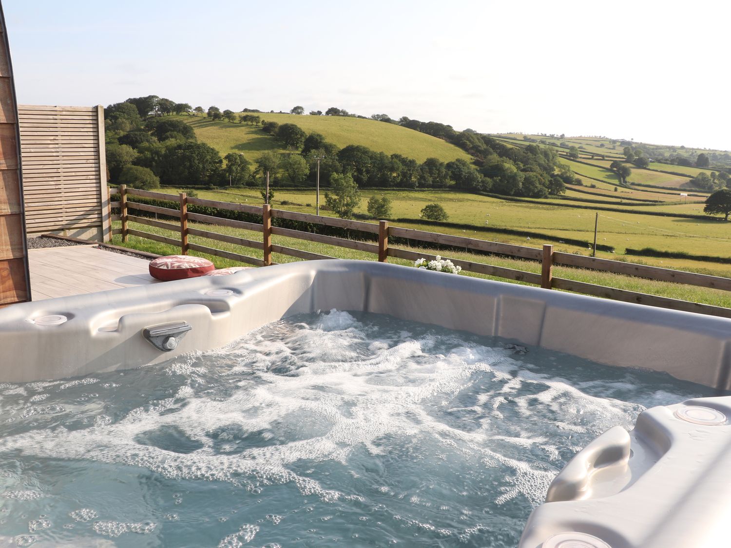 Ceunant near Aberystwyth, in Ceredigion. Single-storey home with hot tub and enclosed garden. 1 bed.