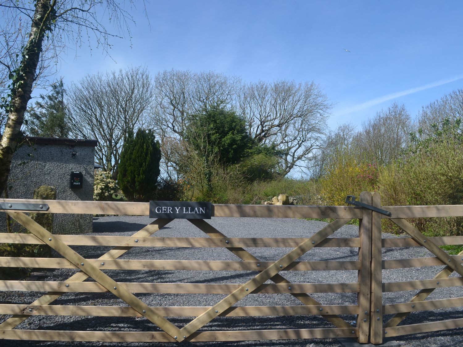 Ger Y Llan, Bodffordd near Llangefni, Anglesey, single-storey, off-road parking, near National Park 